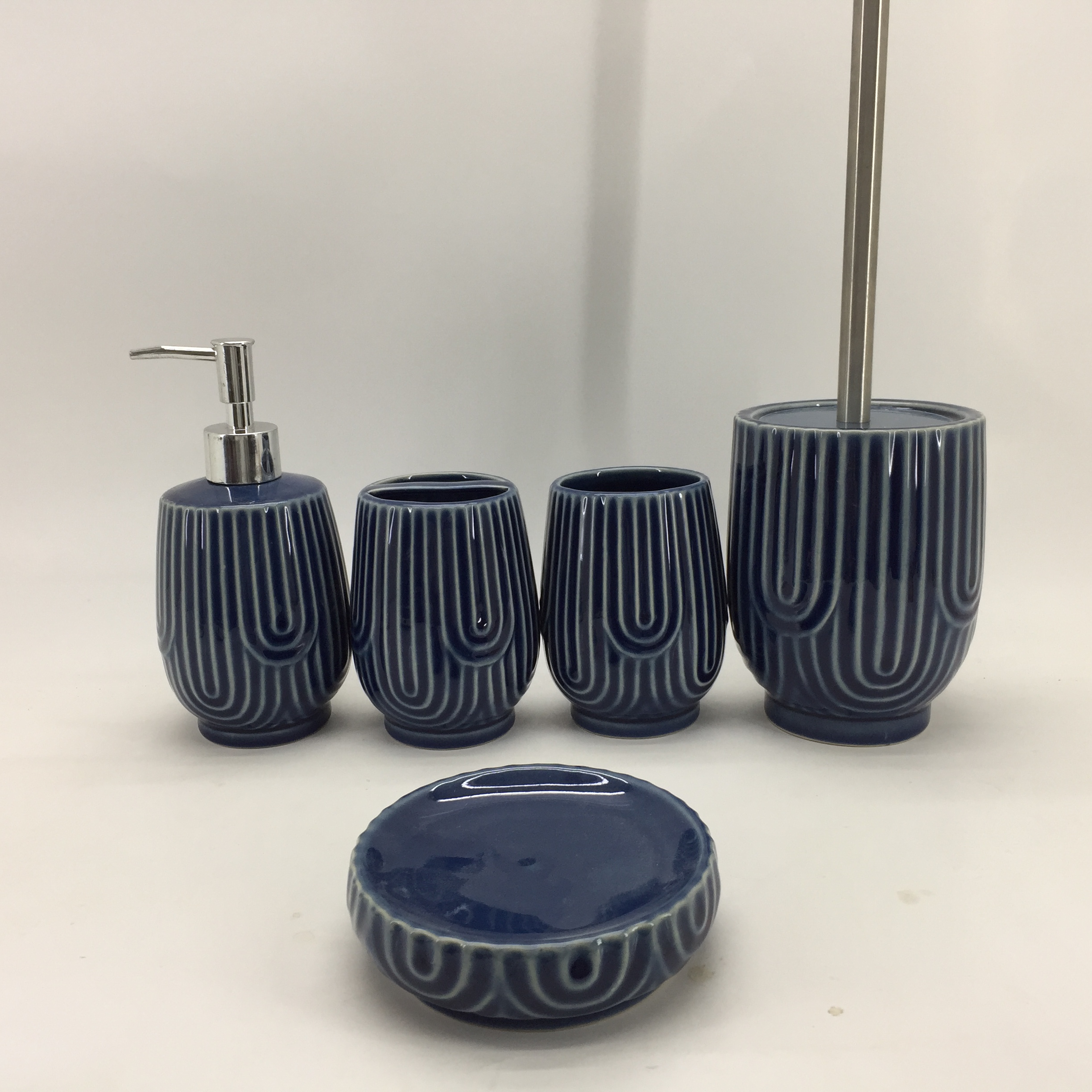 Cheap Unique Patterned Ceramic Bathroom Set