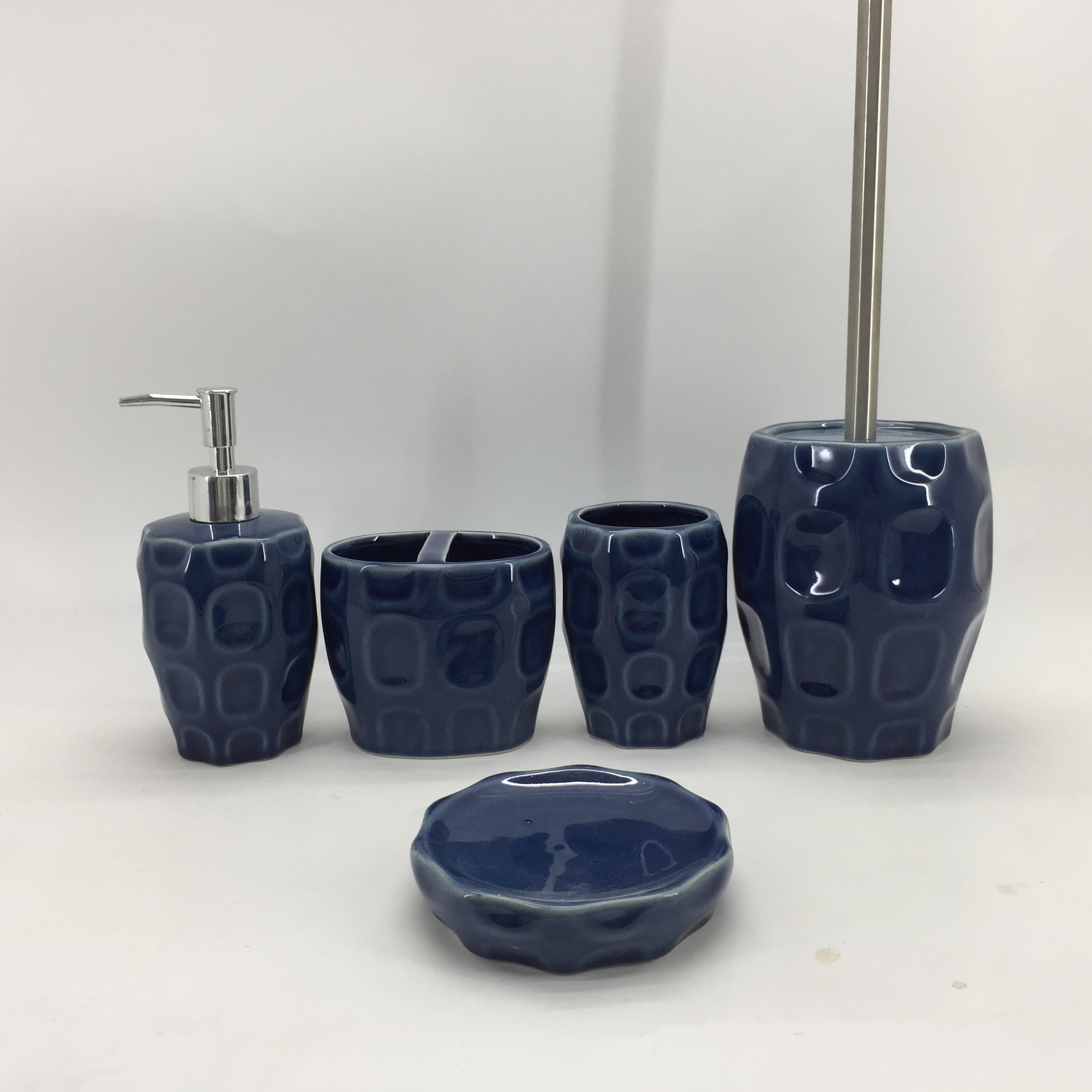 Unique Design Stoneware Bathroom Accessories Set